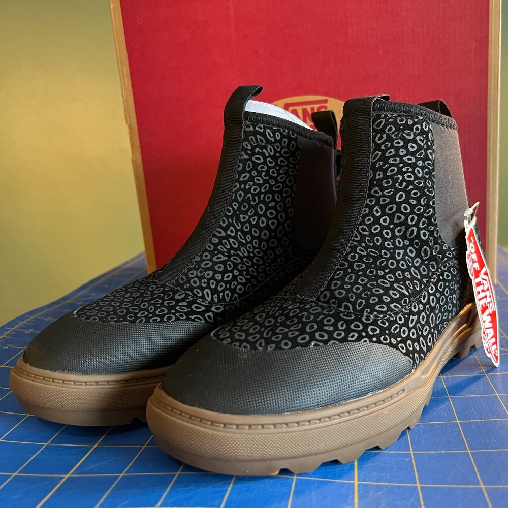 Vans Colfax Stingray Black Suede Boot Slip On Size 7 Girls Never Worn